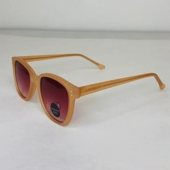 KOMONO Renee Sunglasses NEW Rose Blush Pink Cream UV400 KOMONO Sunglasses Renee Rose Blush - Tan Pink NEW | eBay main image 3